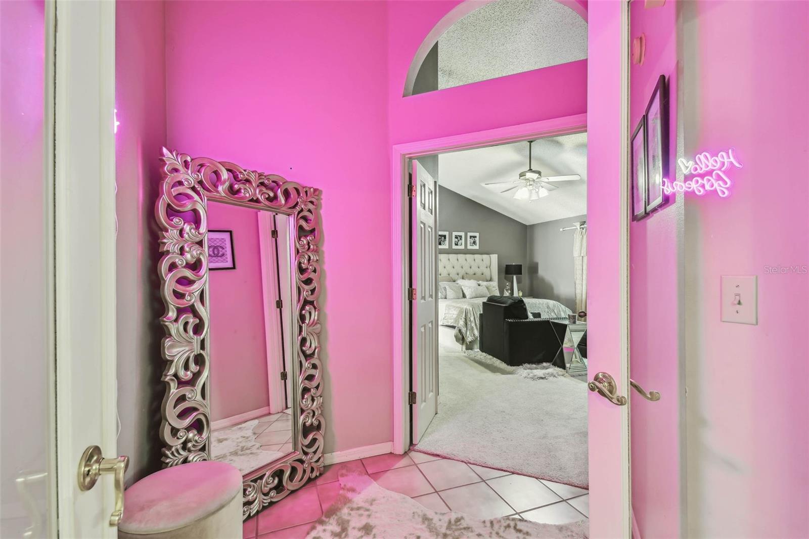 8726 TANTALLON CIR, TAMPA, FL, 33647