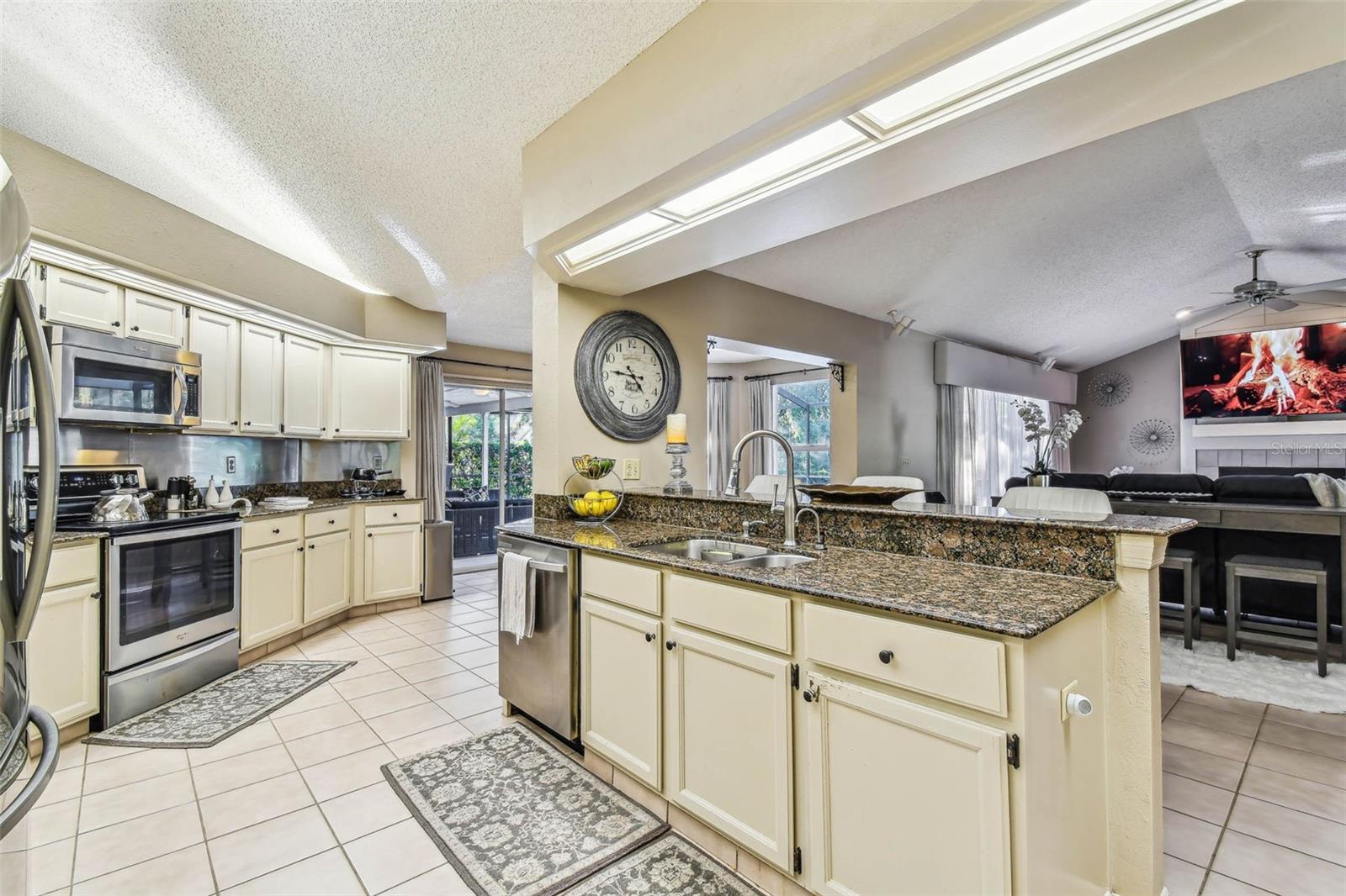 8726 TANTALLON CIR, TAMPA, FL, 33647