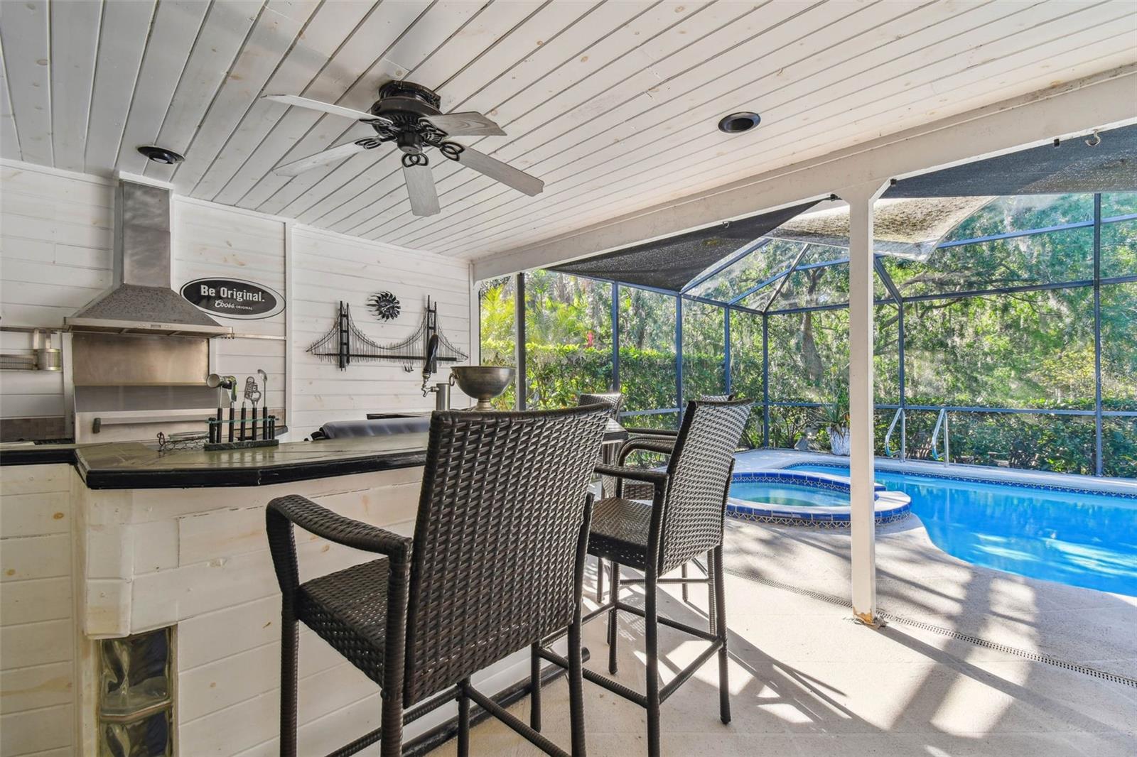 8726 TANTALLON CIR, TAMPA, FL, 33647