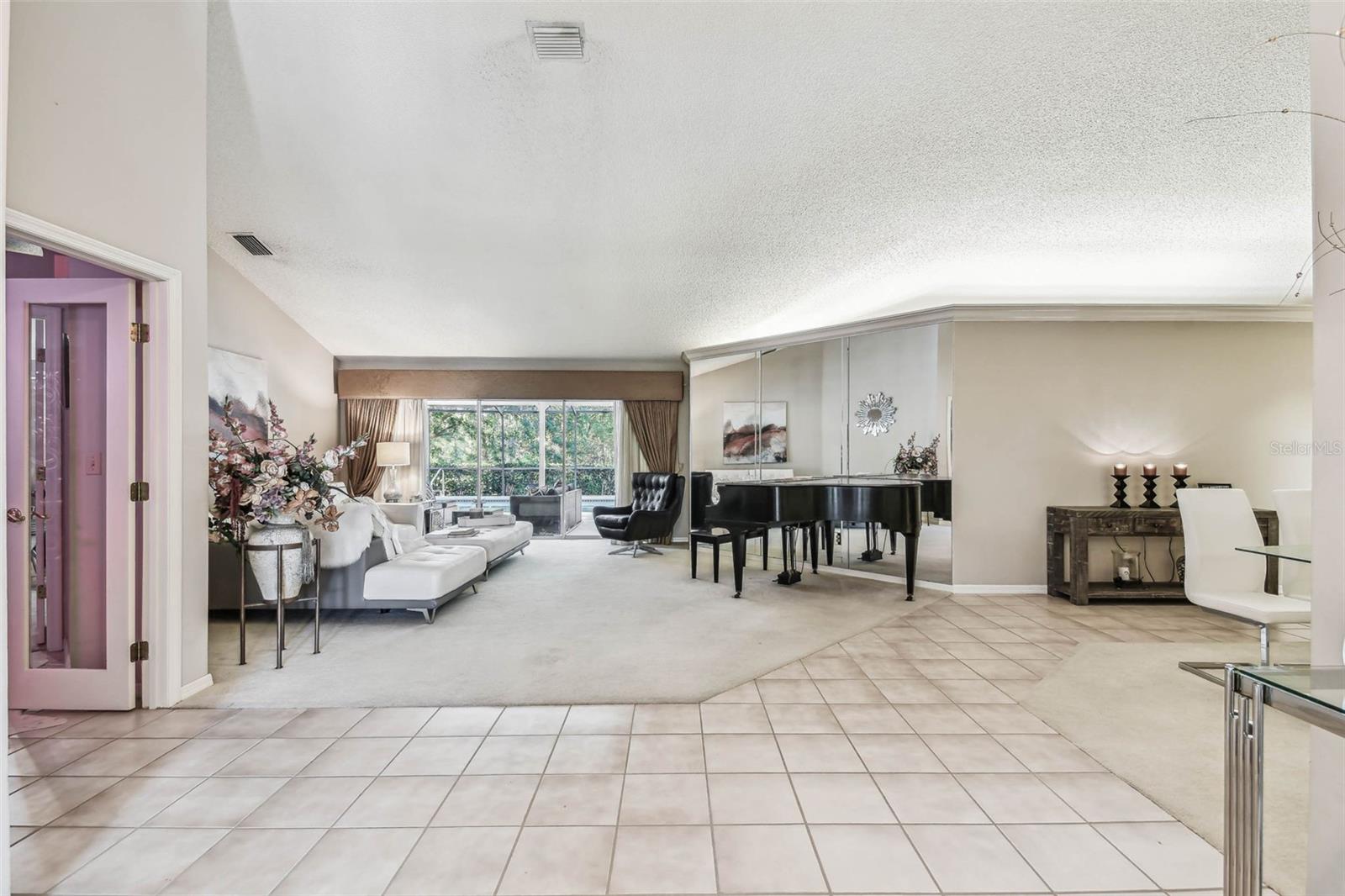 8726 TANTALLON CIR, TAMPA, FL, 33647