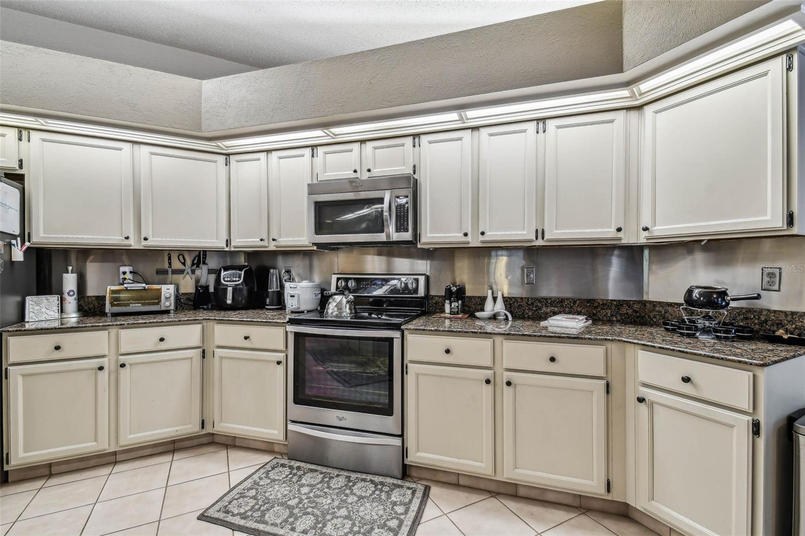 8726 TANTALLON CIR, TAMPA, FL, 33647