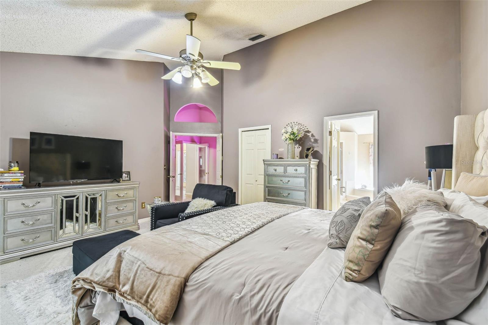 8726 TANTALLON CIR, TAMPA, FL, 33647