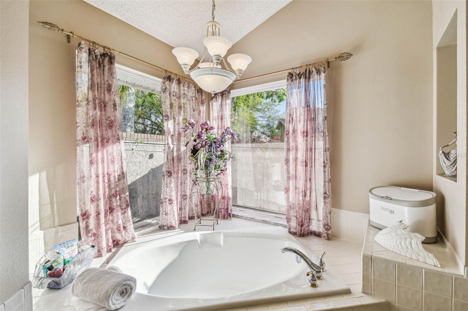 8726 TANTALLON CIR, TAMPA, FL, 33647