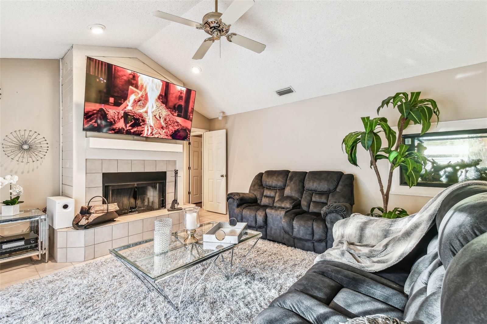 8726 TANTALLON CIR, TAMPA, FL, 33647