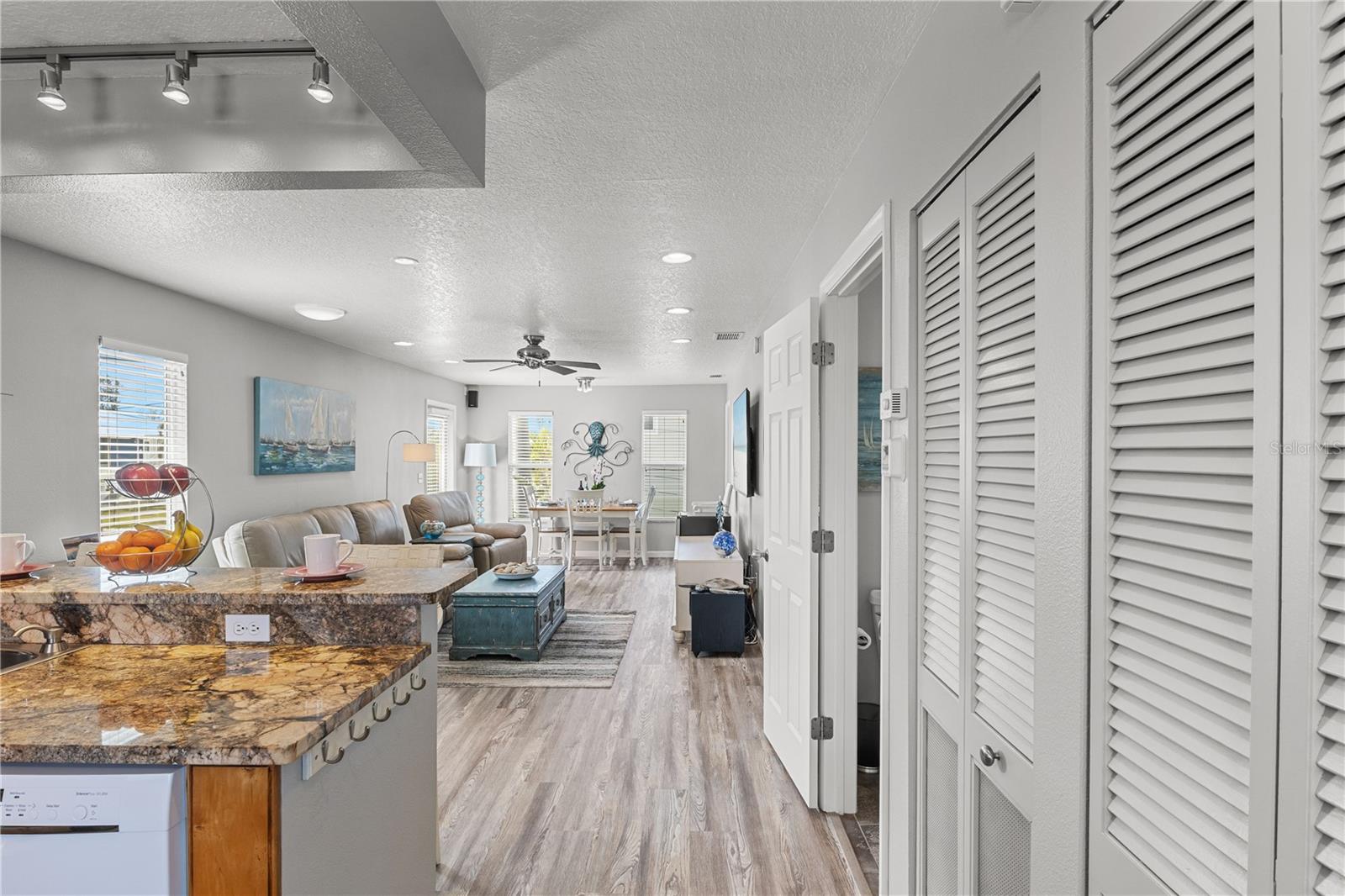 6925 HOLMES BLVD, HOLMES BEACH, FL, 34217