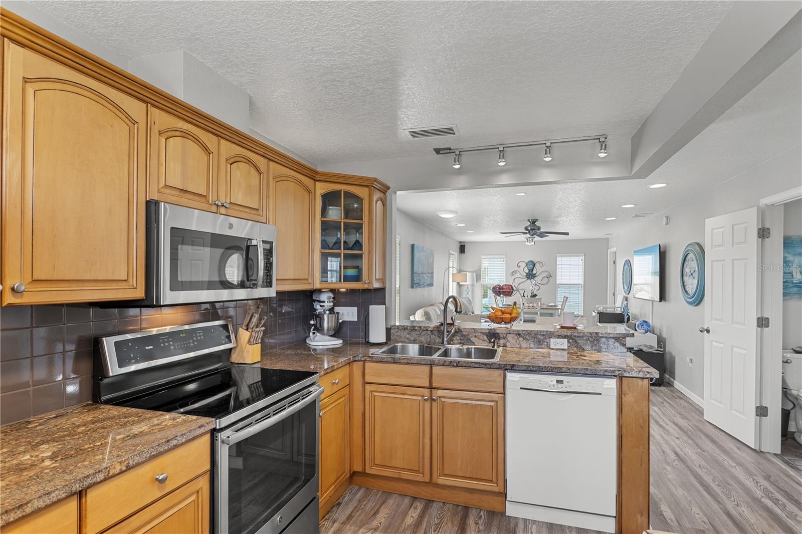6925 HOLMES BLVD, HOLMES BEACH, FL, 34217