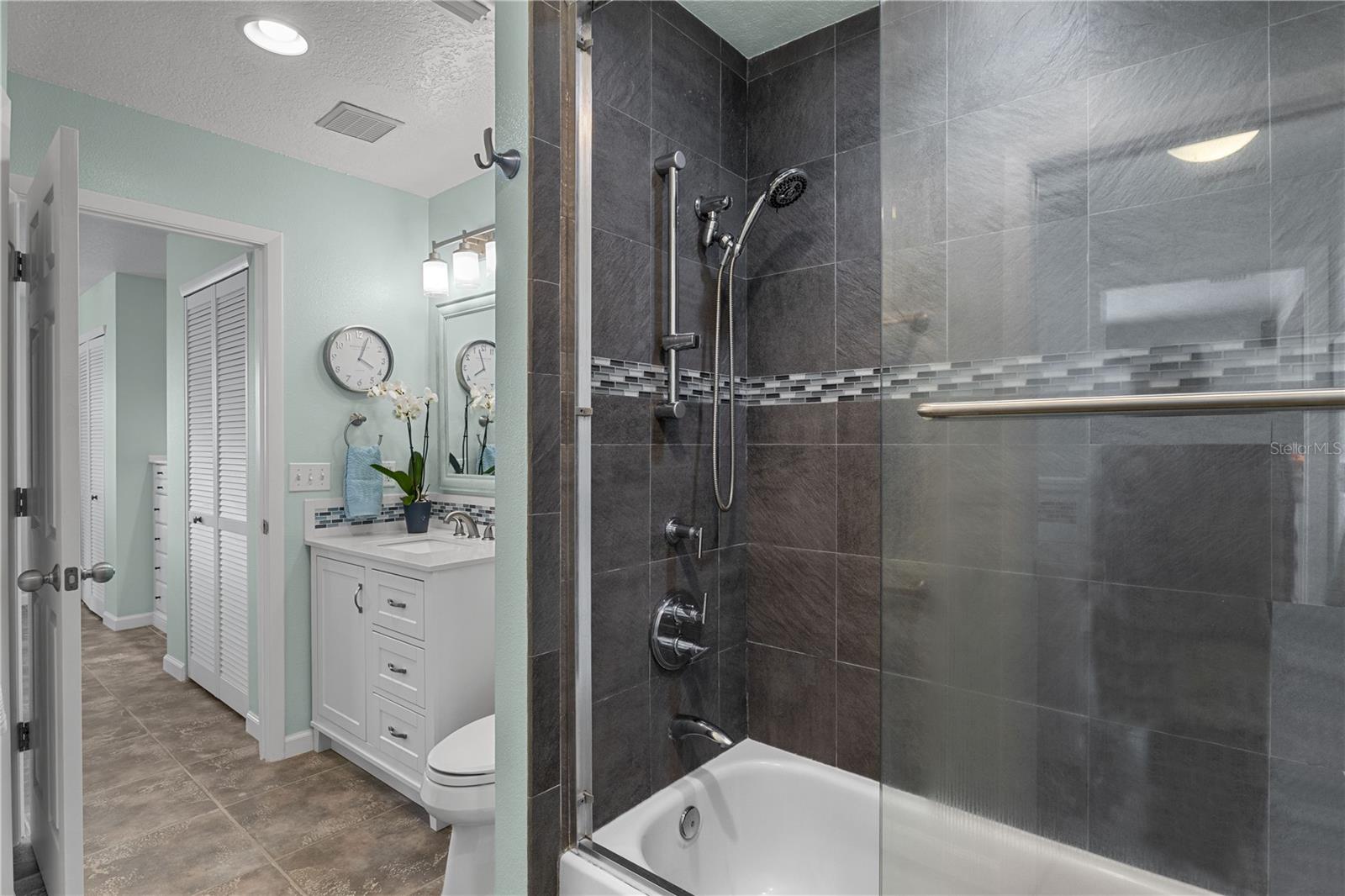 6925 HOLMES BLVD, HOLMES BEACH, FL, 34217
