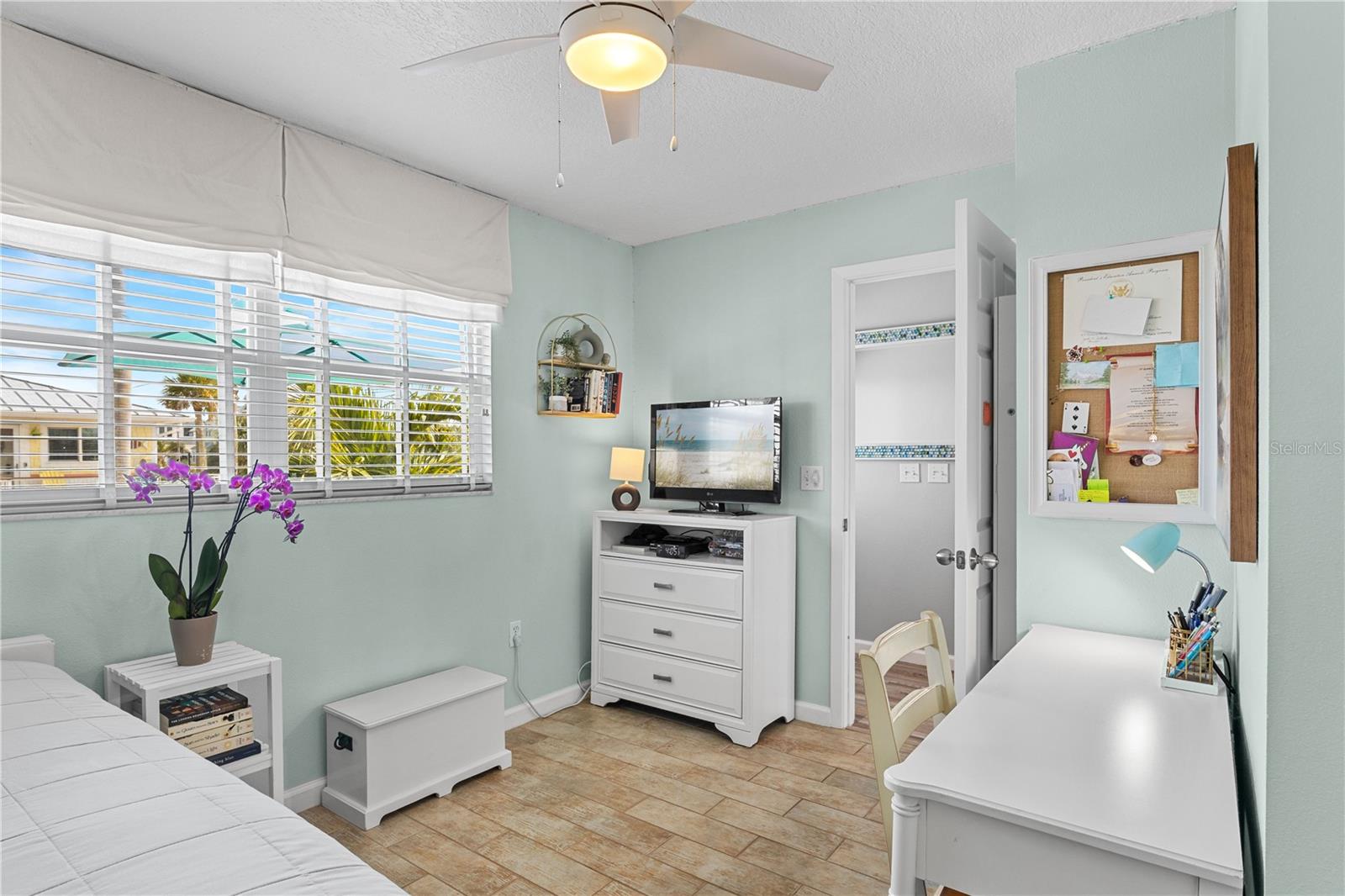6925 HOLMES BLVD, HOLMES BEACH, FL, 34217