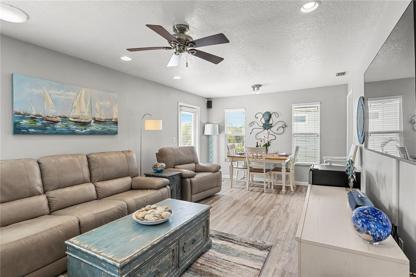 6925 HOLMES BLVD, HOLMES BEACH, FL, 34217