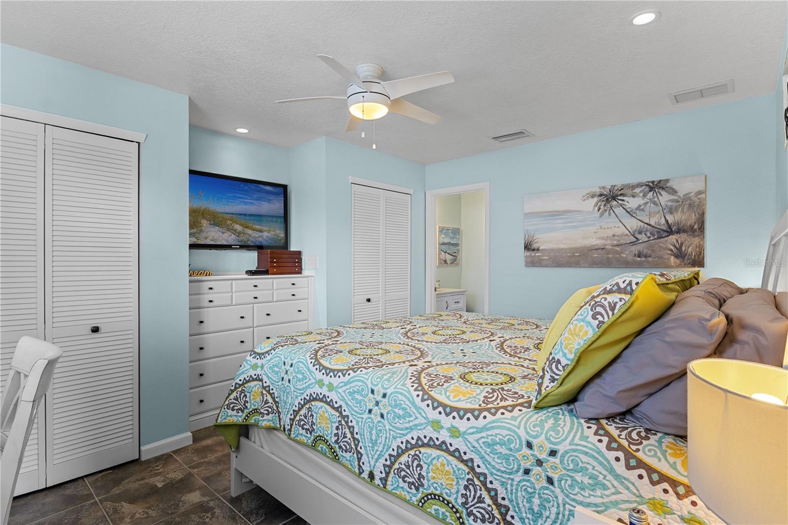 6925 HOLMES BLVD, HOLMES BEACH, FL, 34217