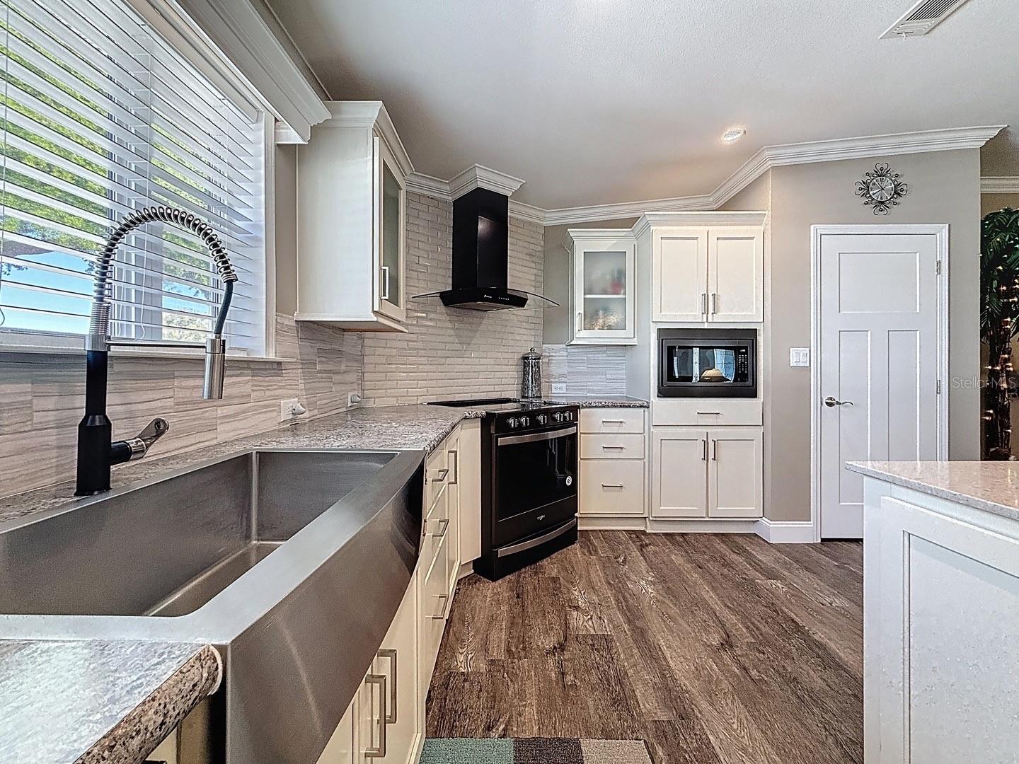 1116 ELKHART CIR, TAVARES, FL, 32778