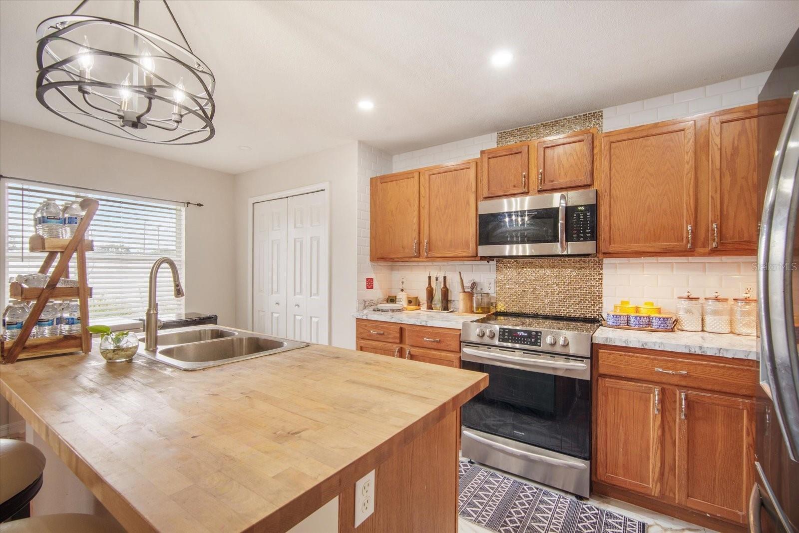 8012 SAVANNAH SUNSET LN, TAMPA, FL, 33615