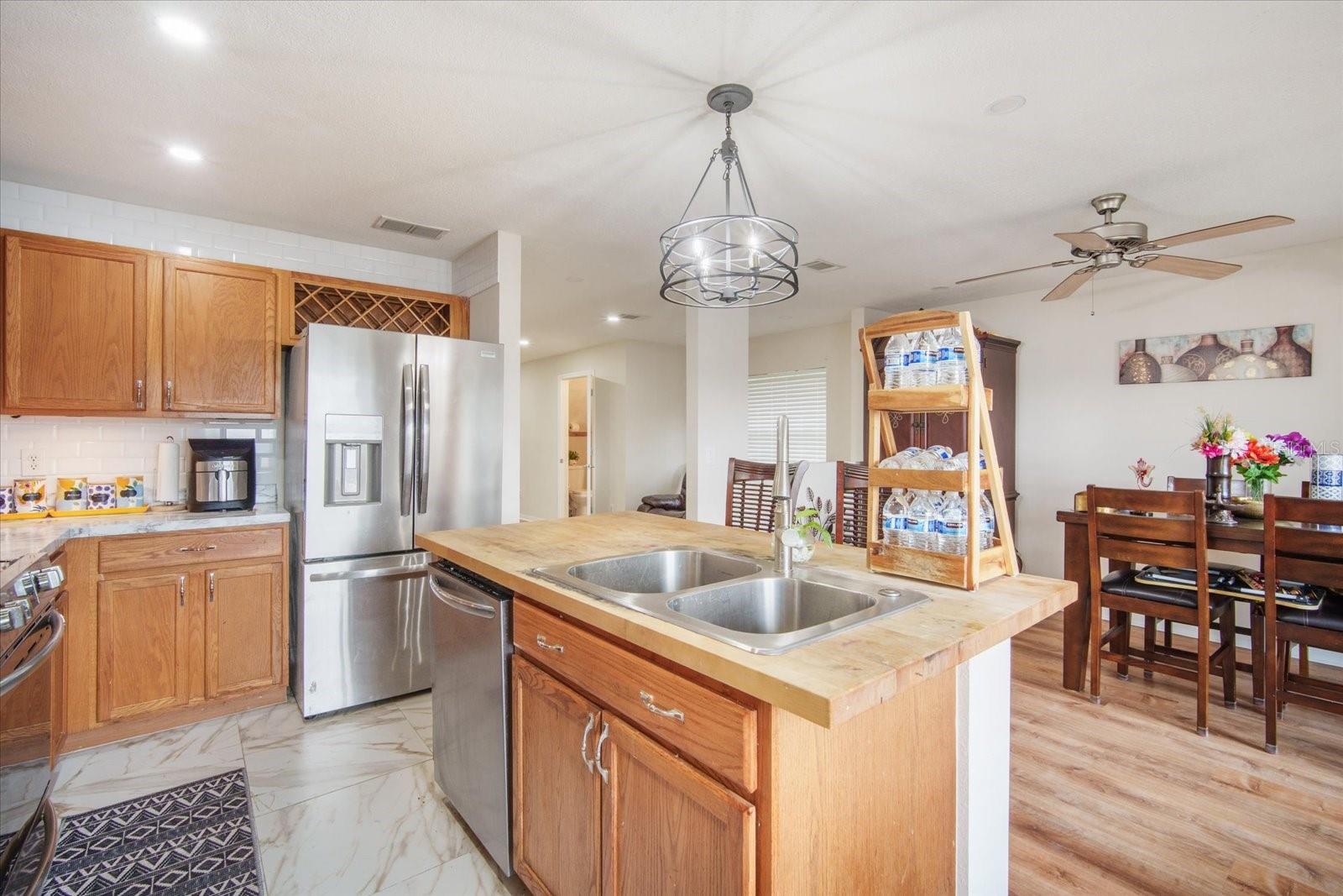 8012 SAVANNAH SUNSET LN, TAMPA, FL, 33615