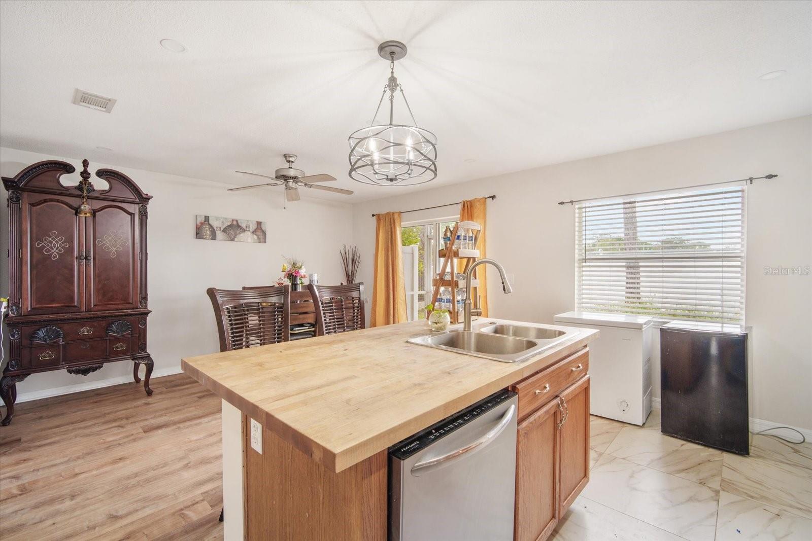 8012 SAVANNAH SUNSET LN, TAMPA, FL, 33615