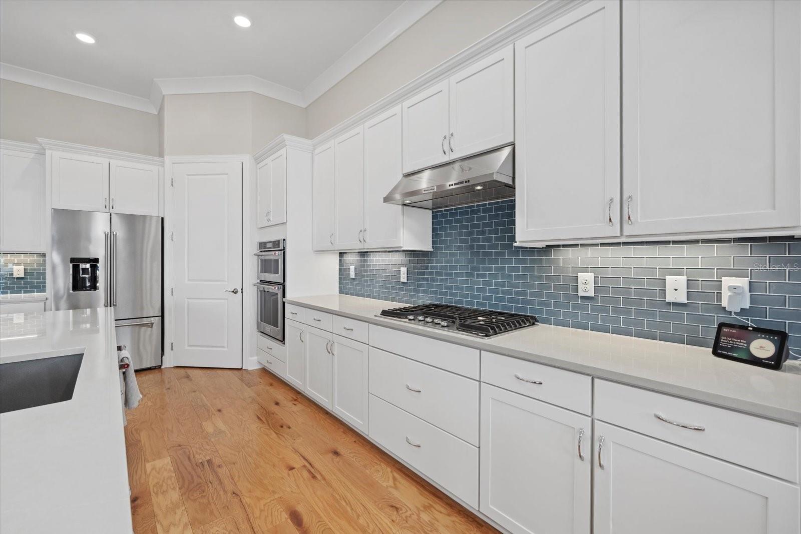 8016 GRANDE SHORES DR, SARASOTA, FL, 34240