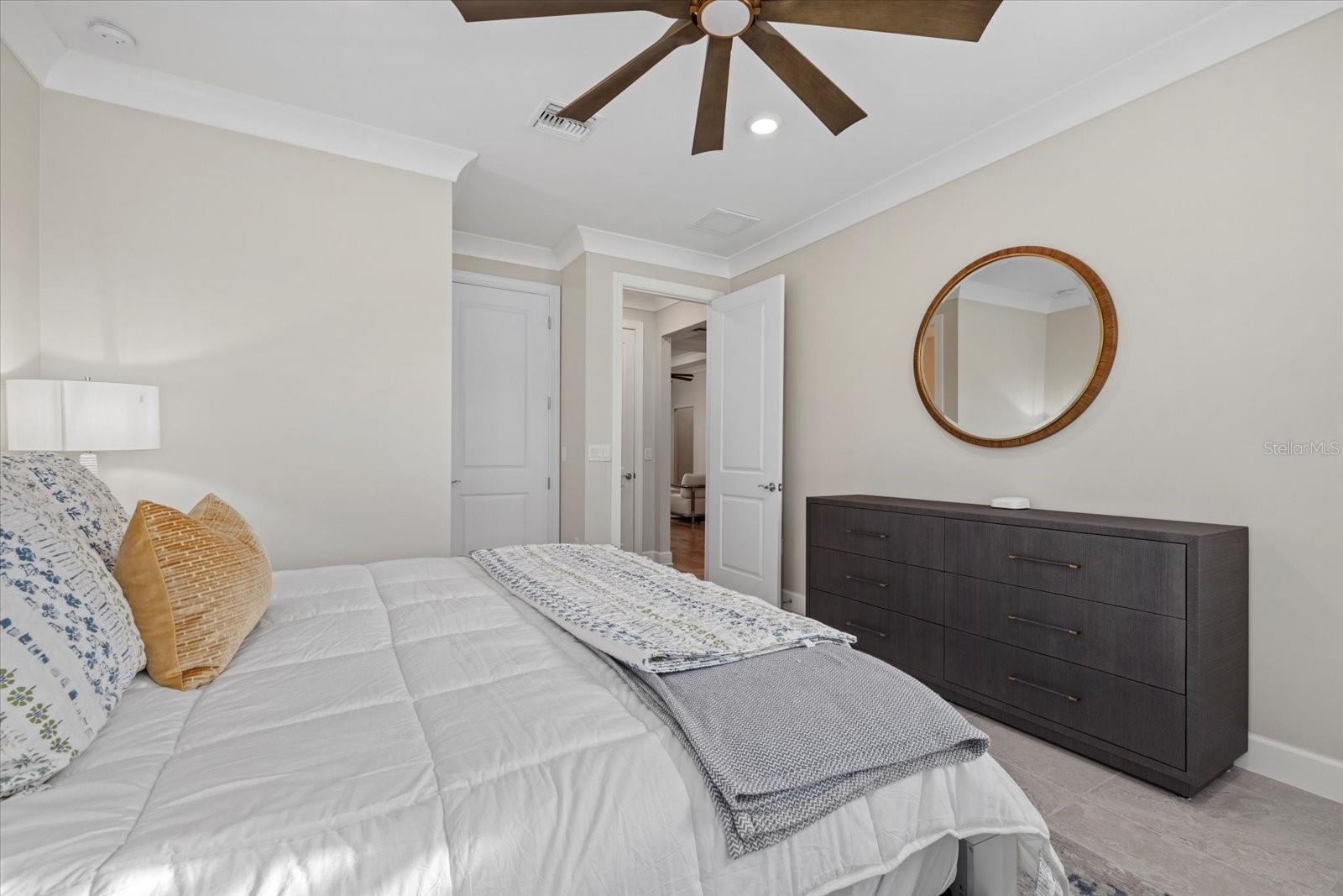 8016 GRANDE SHORES DR, SARASOTA, FL, 34240