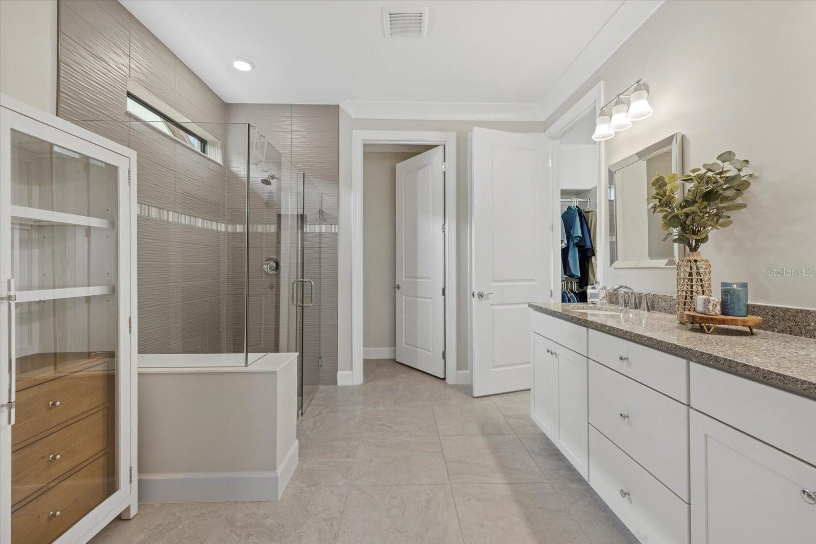 8016 GRANDE SHORES DR, SARASOTA, FL, 34240