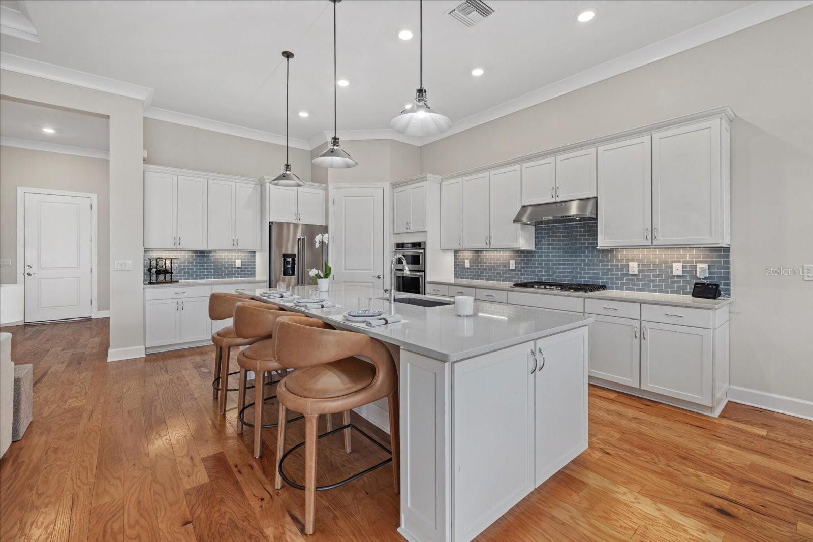 8016 GRANDE SHORES DR, SARASOTA, FL, 34240