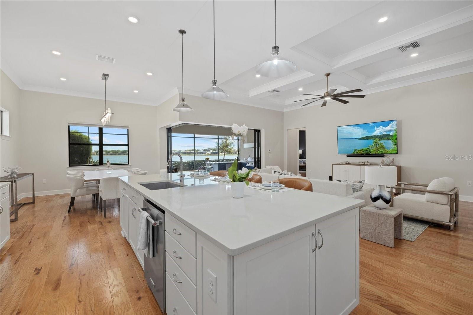 8016 GRANDE SHORES DR, SARASOTA, FL, 34240