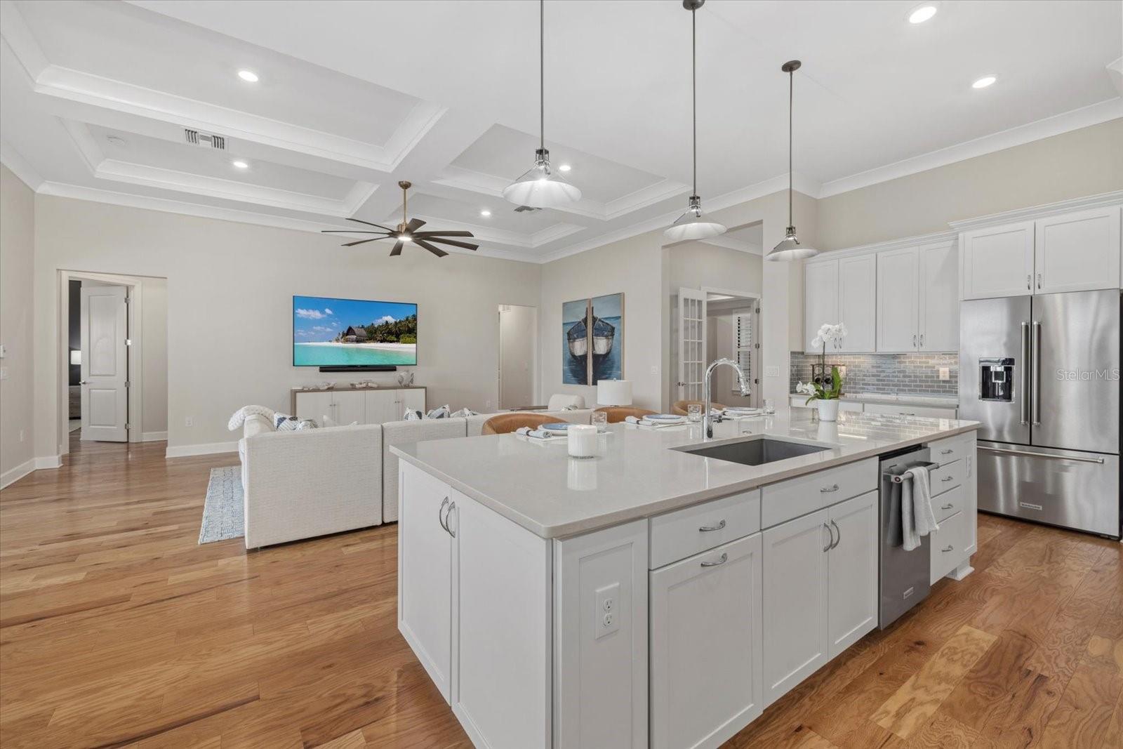 8016 GRANDE SHORES DR, SARASOTA, FL, 34240