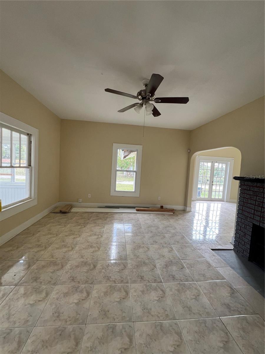 738 N DEAN RD, ORLANDO, FL, 32825