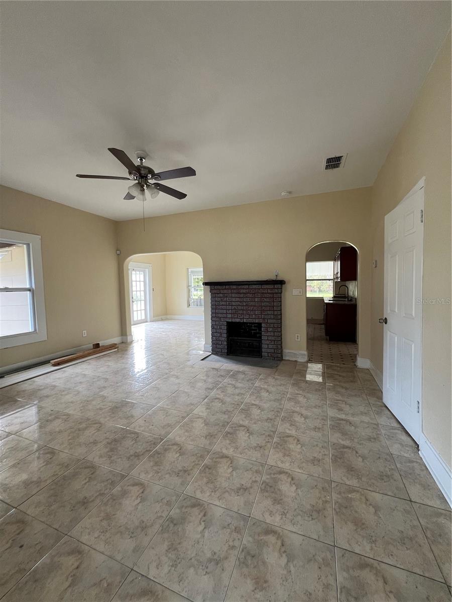 738 N DEAN RD, ORLANDO, FL, 32825