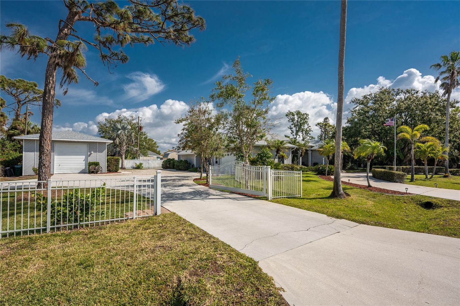 820 BAYSHORE DR, ENGLEWOOD, FL, 34223