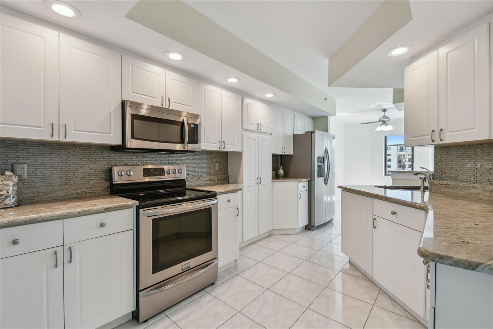 670 ISLAND WAY #806, CLEARWATER BEACH, FL, 33767