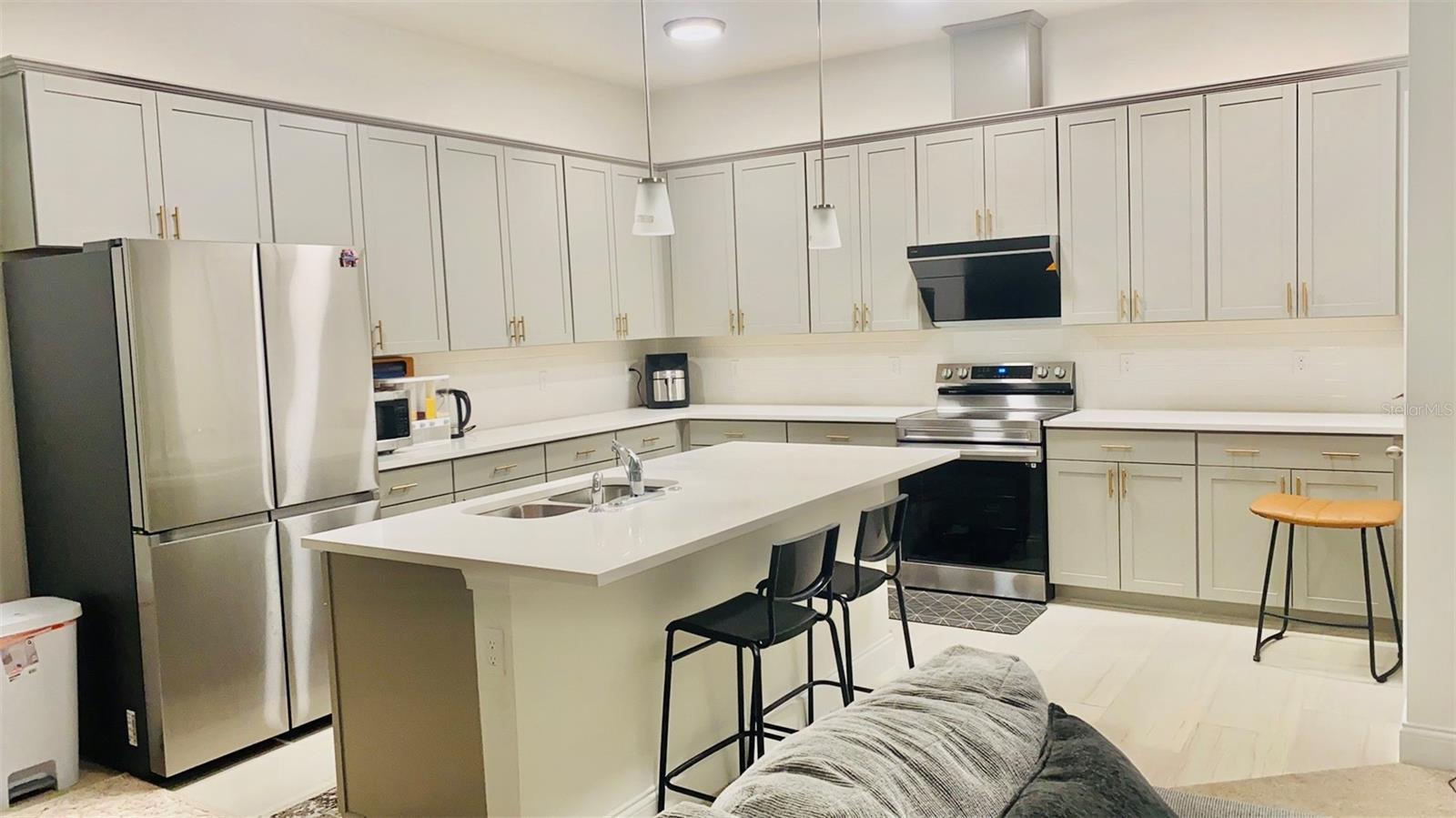 827 DENNIS AVE, ORLANDO, FL, 32807