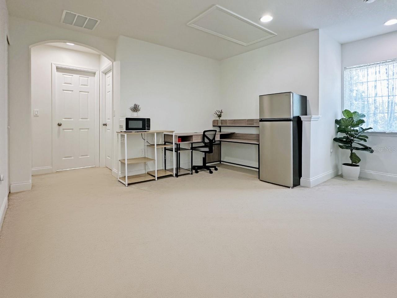 827 DENNIS AVE, ORLANDO, FL, 32807
