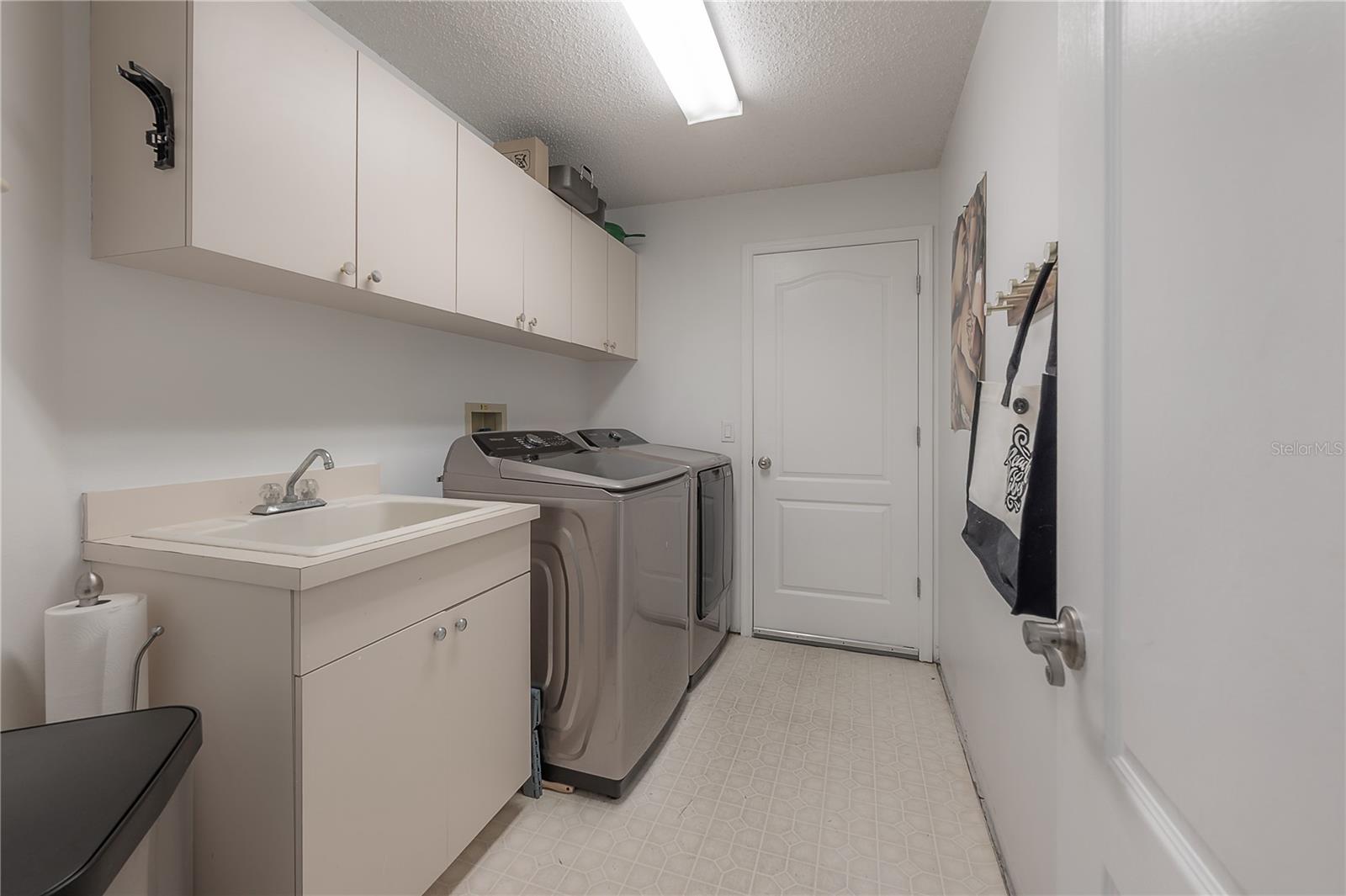 505 STRATFIELD DR, LUTZ, FL, 33549