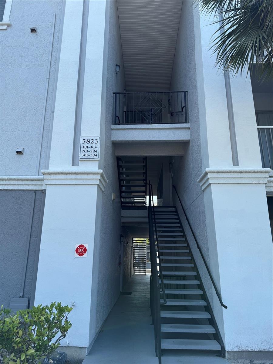 5823 LEGACY CRESCENT PL #301, RIVERVIEW, FL, 33578