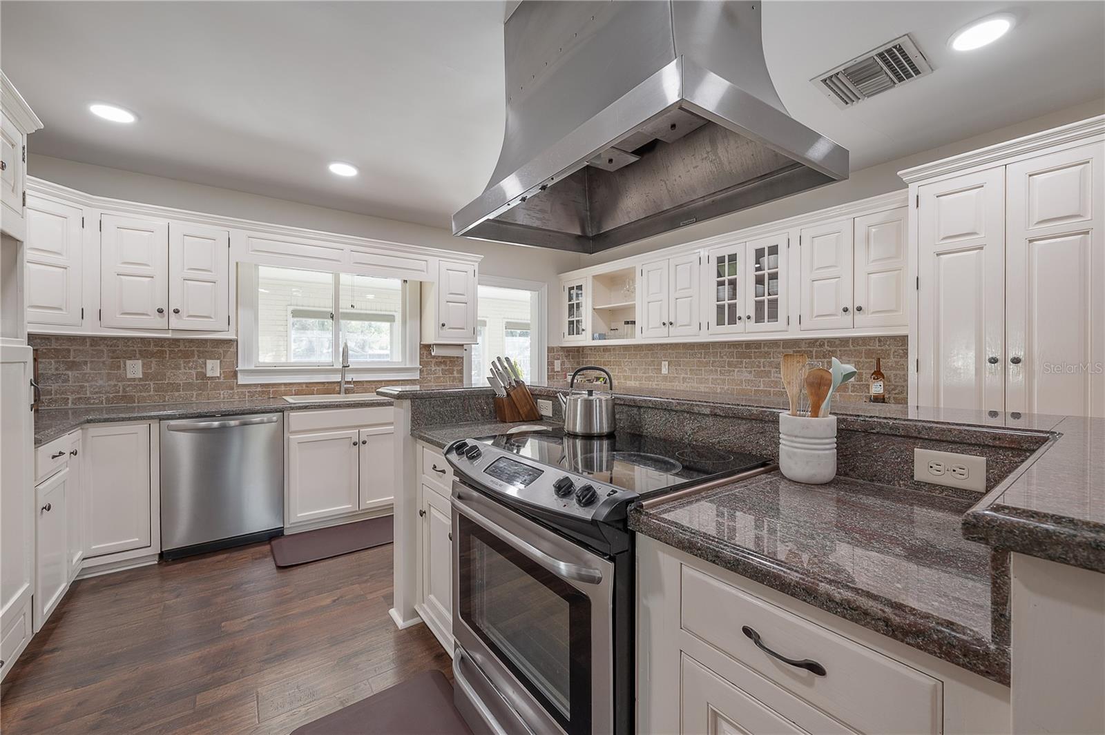 7922 SPRING VALLEY DR, TAMPA, FL, 33615