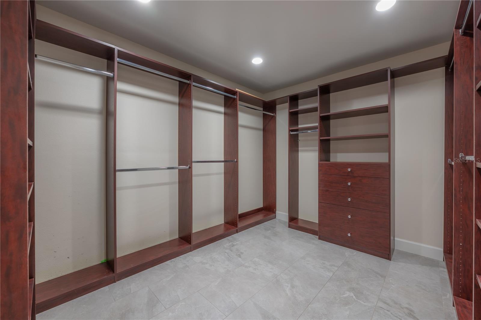 7922 SPRING VALLEY DR, TAMPA, FL, 33615