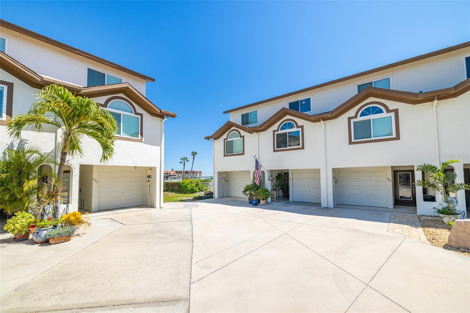 301 MADEIRA CIR, TIERRA VERDE, FL, 33715