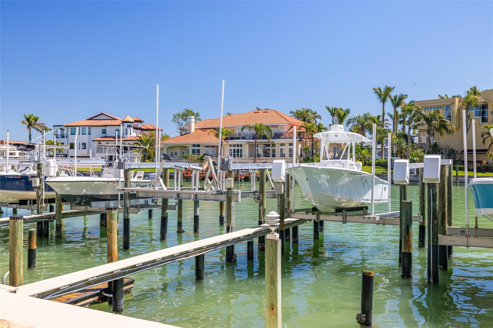 301 MADEIRA CIR, TIERRA VERDE, FL, 33715