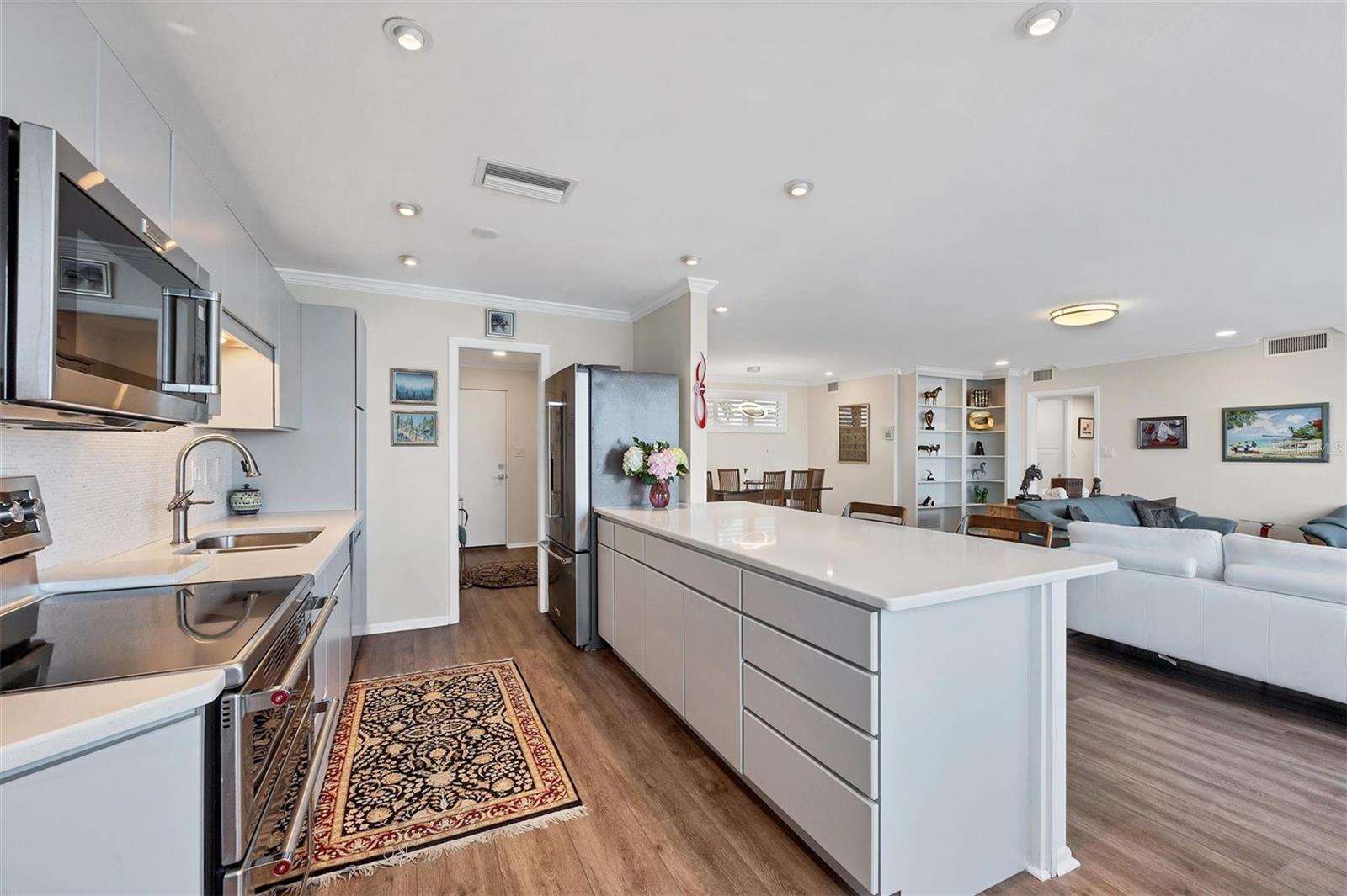 226 GOLDEN GATE PT #32, SARASOTA, FL, 34236