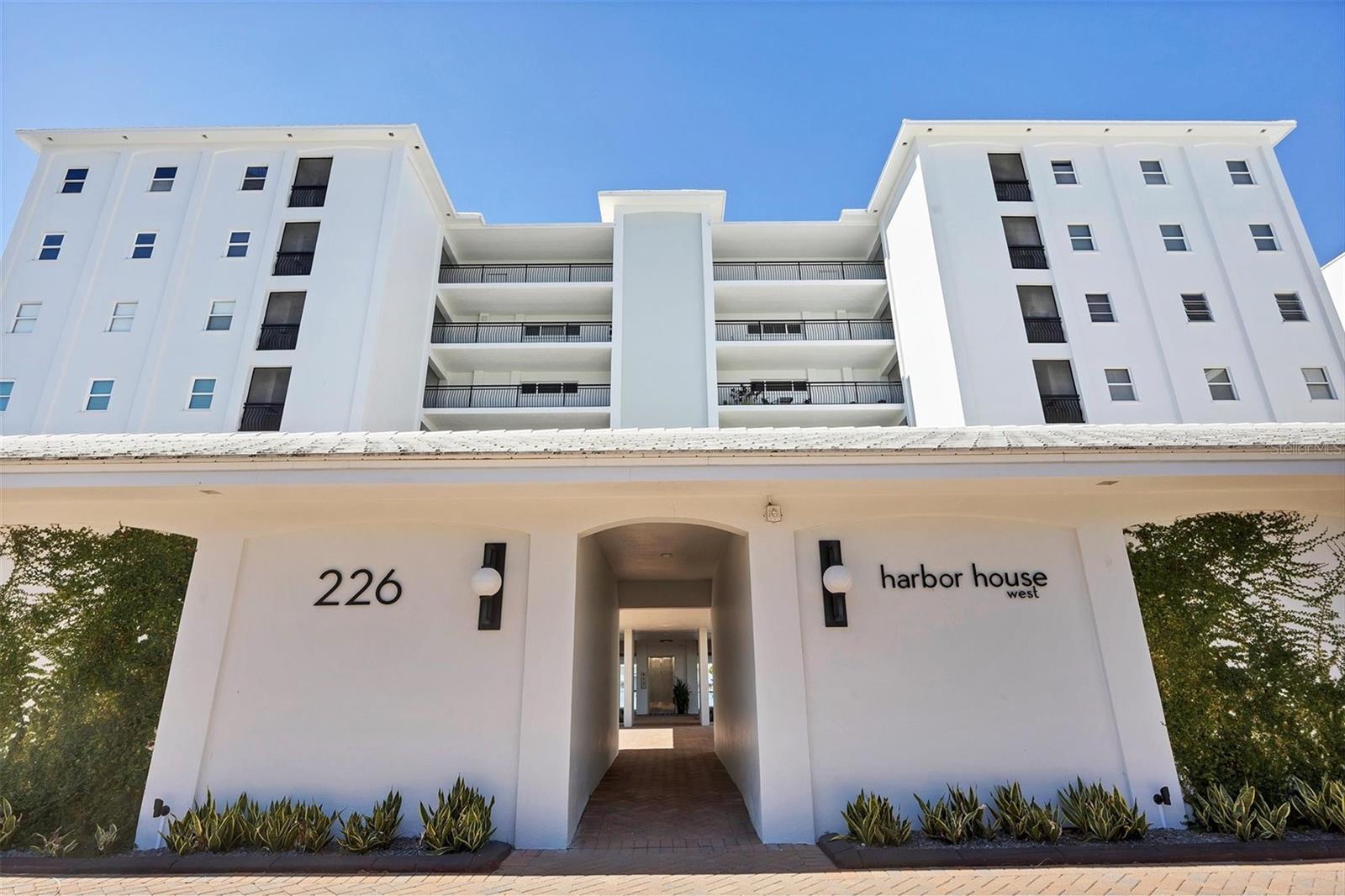 226 GOLDEN GATE PT #32, SARASOTA, FL, 34236