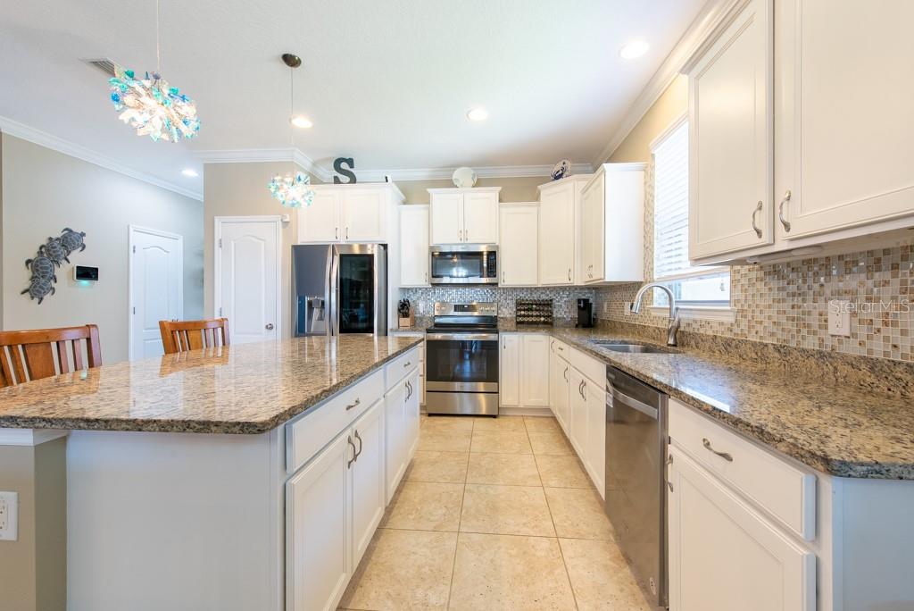 16331 TREASURE POINT DR, WIMAUMA, FL, 33598