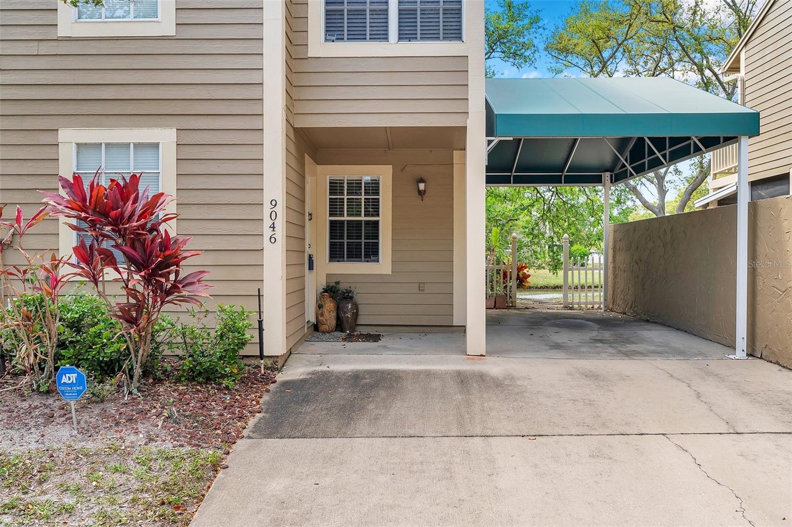 9046 LAKE PLACE LN #9046, TAMPA, FL, 33634