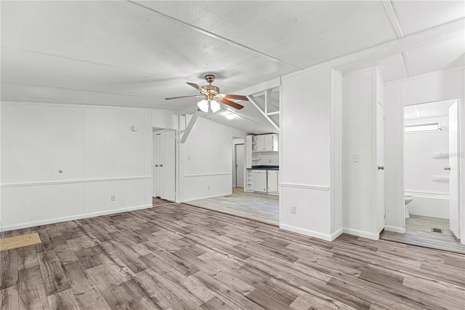 2298 CR 423, LAKE PANASOFFKEE, FL, 33538