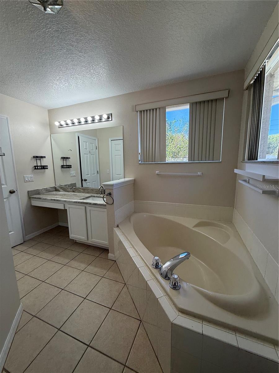 1300 E BENTON LAKE DR, DELAND, FL, 32724