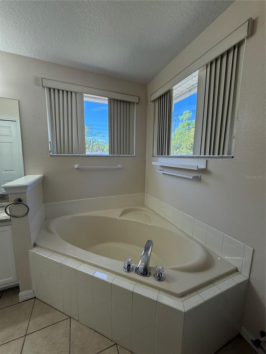 1300 E BENTON LAKE DR, DELAND, FL, 32724