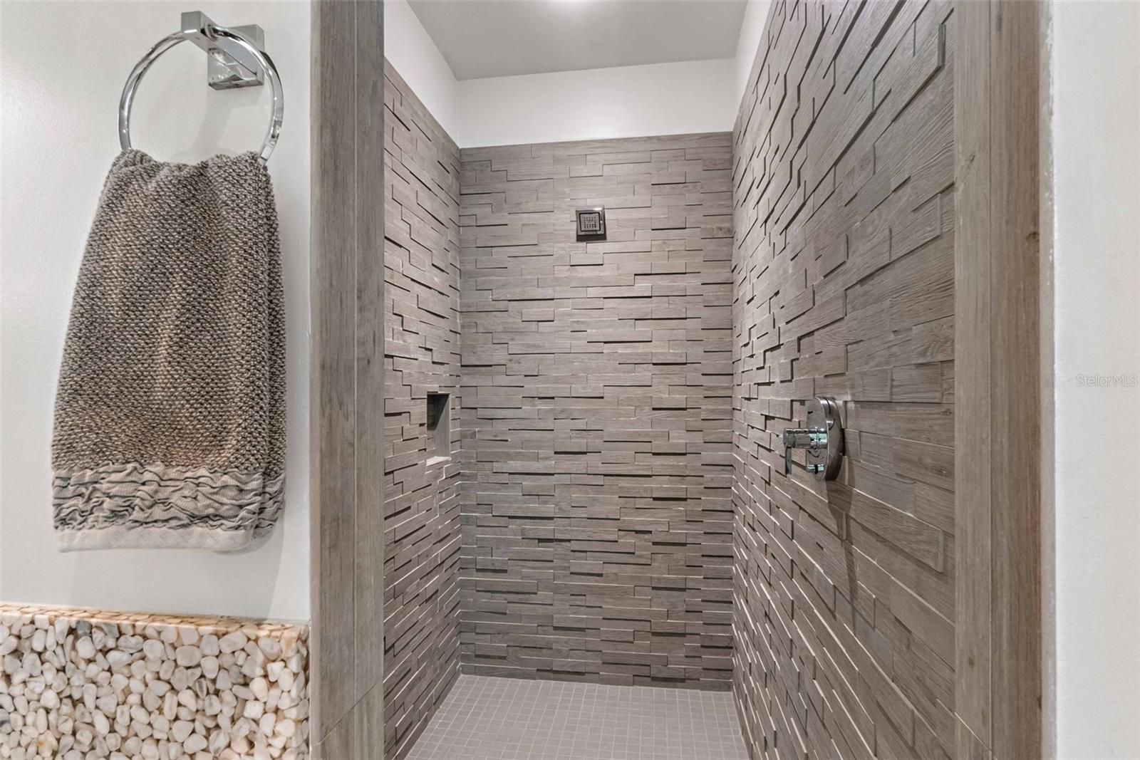 A4645607 Property Photo