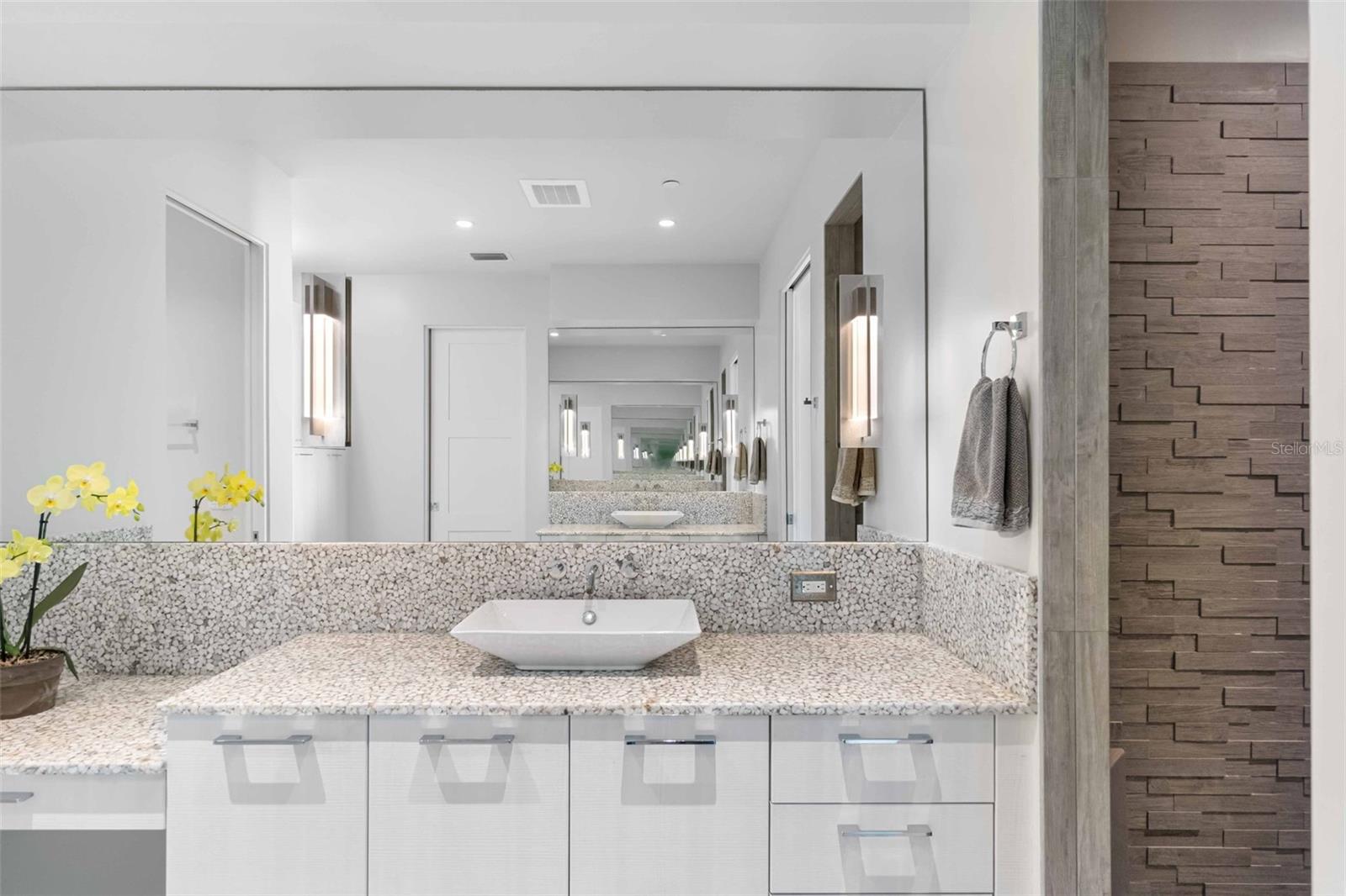 A4645607 Property Photo