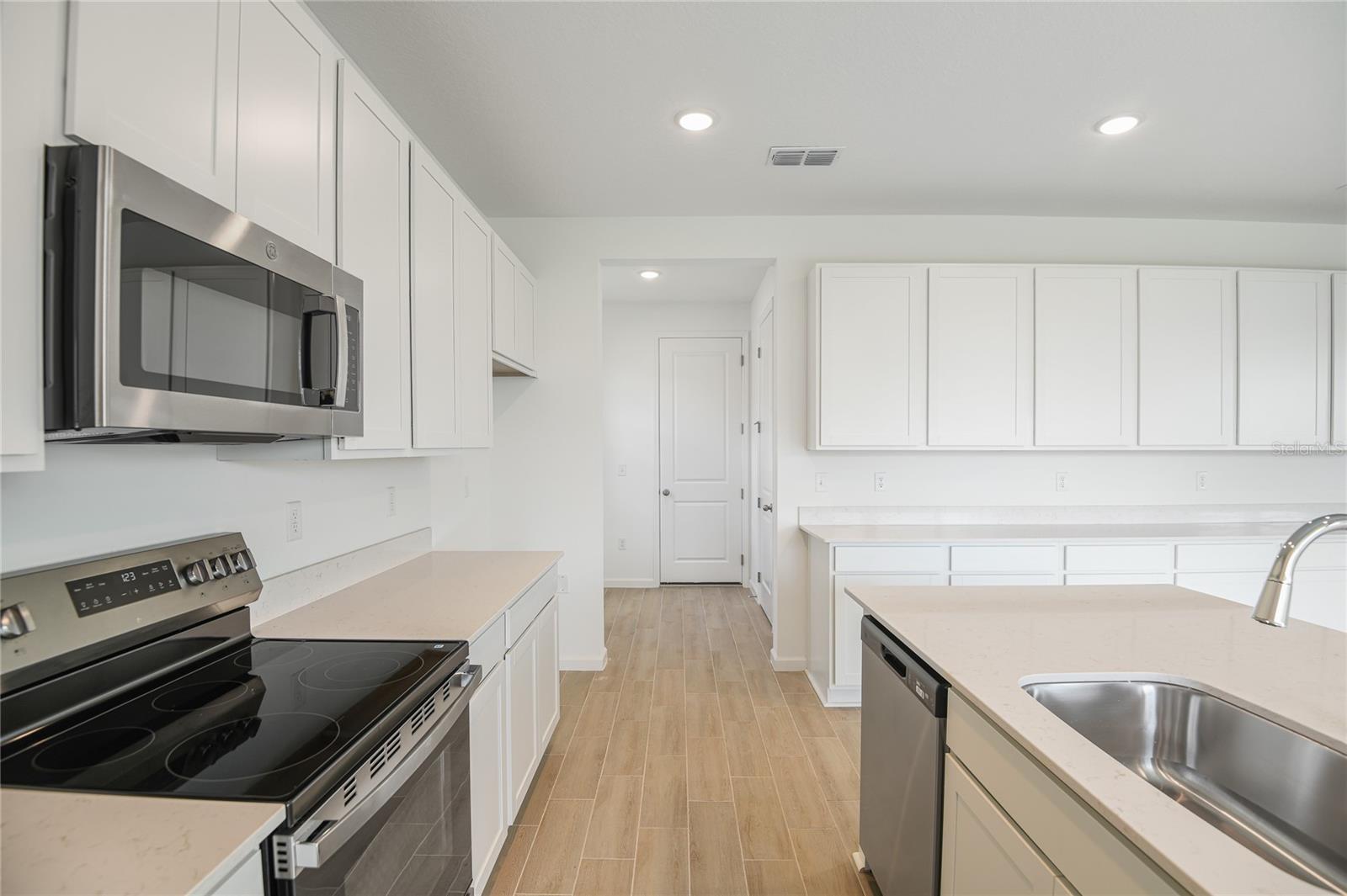 1130 OLIVINE AVE, DUNDEE, FL, 33838