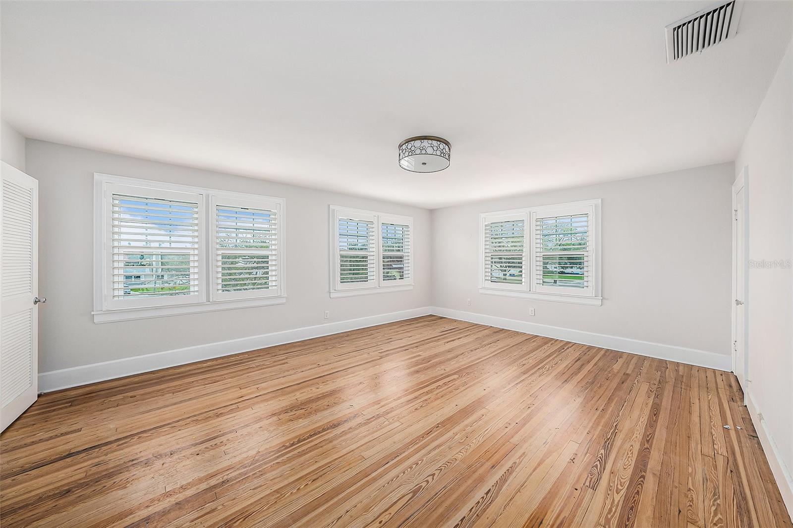 5426 VENETIAN BLVD NE, ST PETERSBURG, FL, 33703