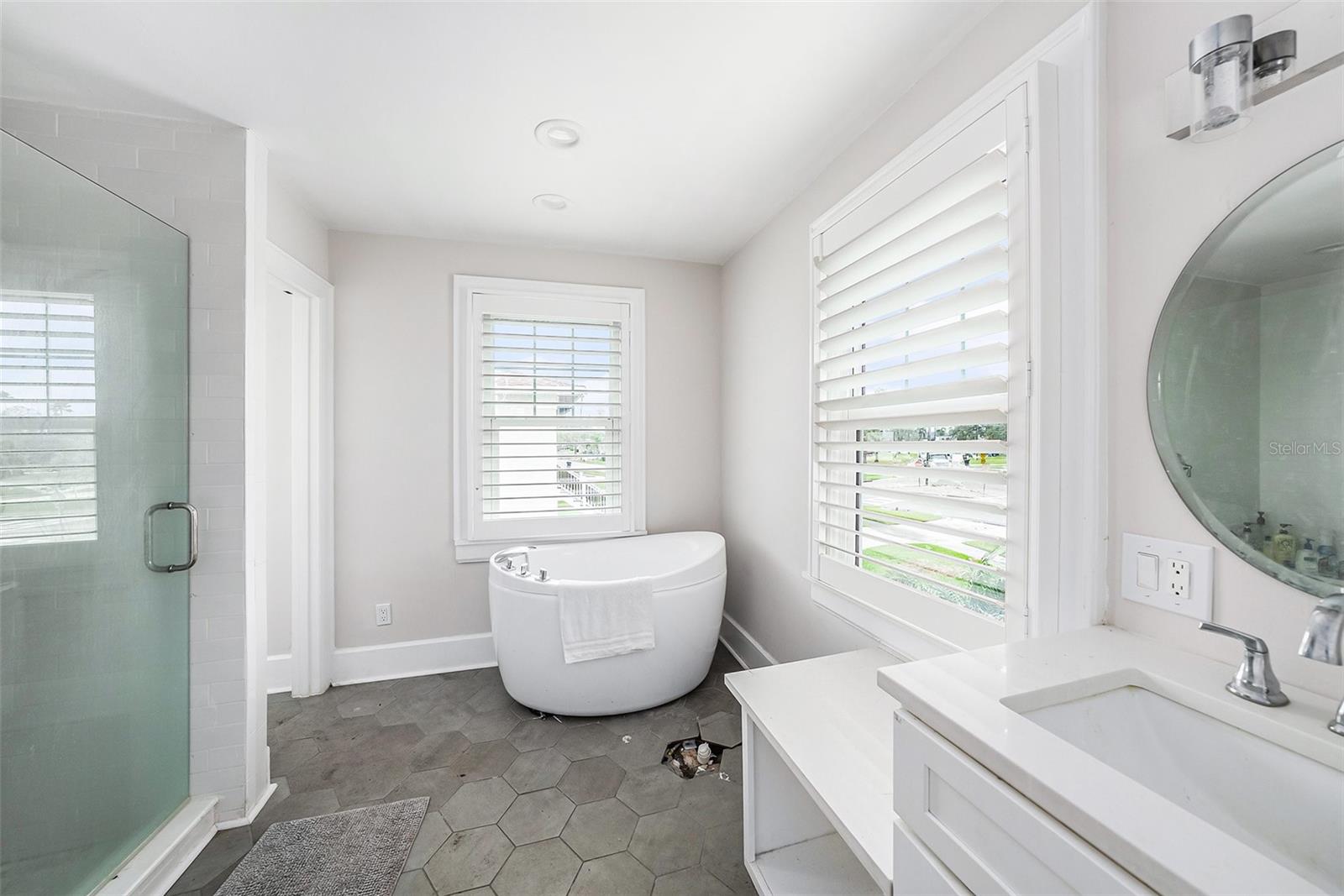 5426 VENETIAN BLVD NE, ST PETERSBURG, FL, 33703