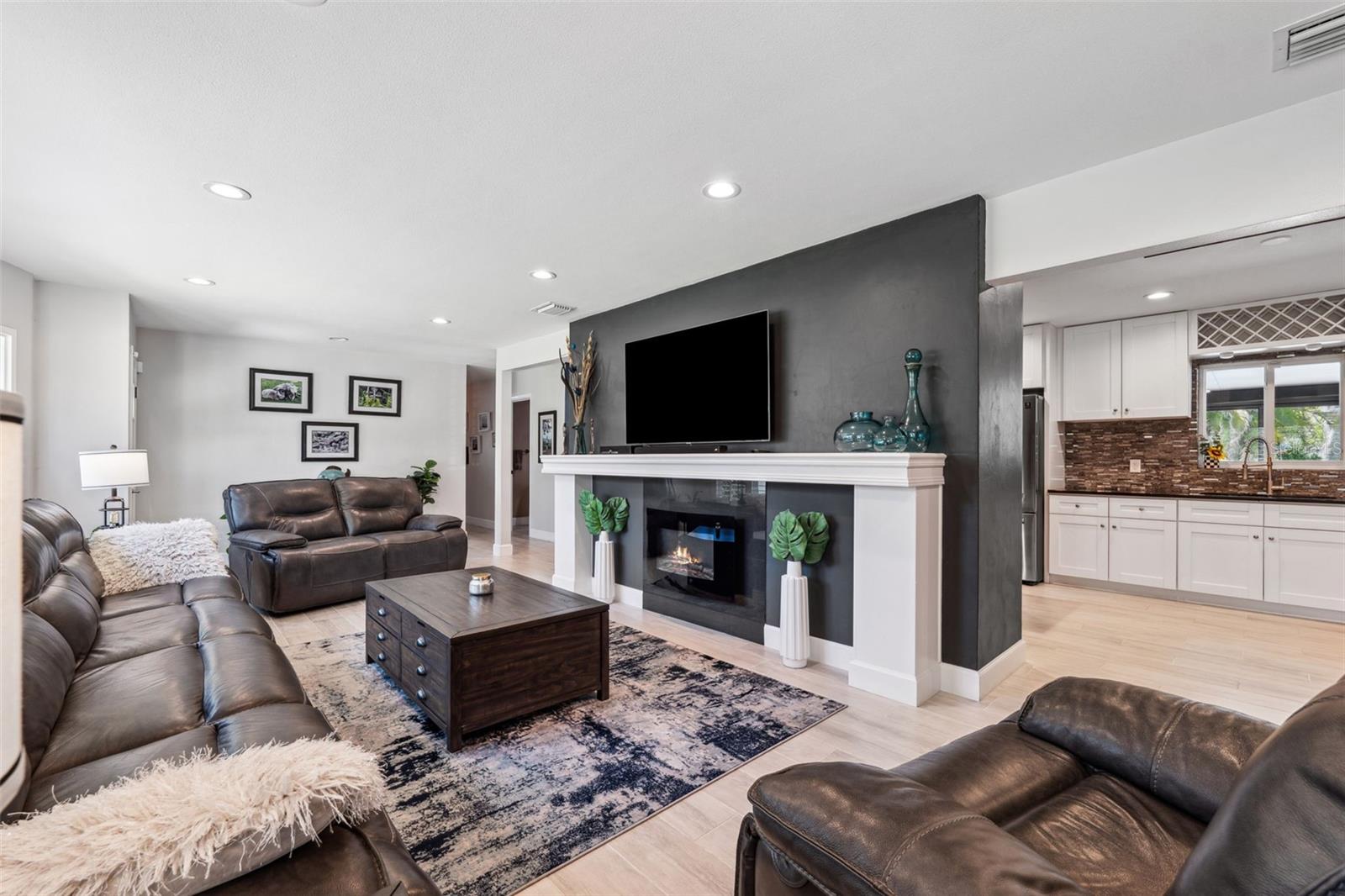 319 S GLEN ARVEN AVE, TEMPLE TERRACE, FL, 33617