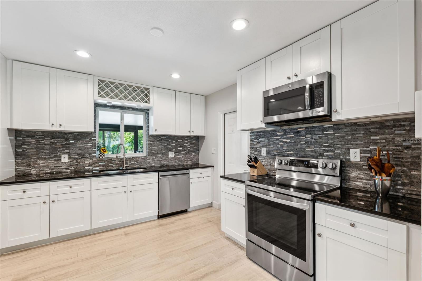 319 S GLEN ARVEN AVE, TEMPLE TERRACE, FL, 33617